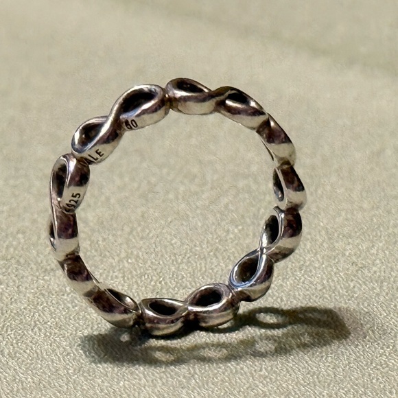 Elegant Sterling Silver 925 Infinity Ring size 5 - Picture 8 of 16